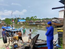 Sat Polair laksanakan Patroli Dialogis Di Sekitar Pesisir Pantai Menciptakan Rasa Aman Bagi Warga