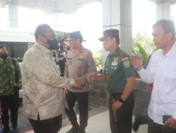 Komandan Korem 045/Gaya Sambut Kedatangan Menteri Agama RI di VIP Bandara Depati Amir Pangkalpinang