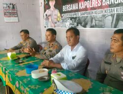 Wakapolres Kompol Andri Eko Setiawan SIK Polres Bangka Barat, Berikan Pemahaman Terkait Penyalahgunaan Narkoba Lewat Jum’at Curhat