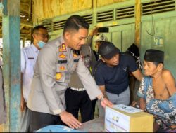 Kapolres Sampang Kunjungi dan Berikan Santunan Pada Kakek Budali di Dusun Seloros Desa Batuporo Sampang