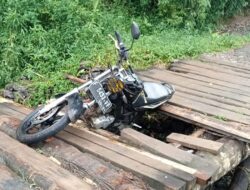 Warga Desak Percepatan Pembangunan Jembatan Yang Nyaris Putus