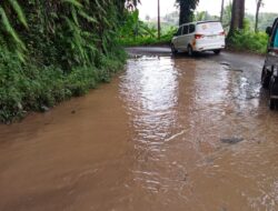 Ancur Ruas Jalan Parungkuda-Kalapanunggal Sangat memprihatinkan bagaikan kolam Lele