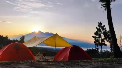 Pesona Sunrise Yang Memanjakan Mata Bagaikan Surga di Balik Gunung Gede Pangrango Sukabumi Jawa Barat