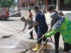 Kolaborasi Lintas Sektor Disperkim Sukabumi Semprot Bersih Track Cangehgar,