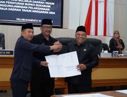 Rapat Paripurna, DPRD dan Pemkab Sukabumi Evaluasi Rancangan Peraturan Daerah
