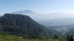 Wisata Alam Yang Memadukan Antara Religi Sarat Nilai Sejarah Ada Pada Gunung Gombong Geger Bitung Kab, Sukabumi