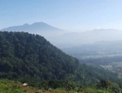 Wisata Alam Yang Memadukan Antara Religi Sarat Nilai Sejarah Ada Pada Gunung Gombong Geger Bitung Kab, Sukabumi
