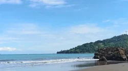 Pesona Pantai Karang Haji Surga Tropis di Teluk Pelabuhanratu Sukabumi
