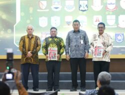 Pemda Sukabumi Berhasil Raih Penghargaan WTP Ke 12 Dari BPK RI Ketua DPRD Bersama Bupati Terima LHP BPK